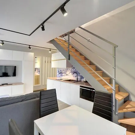 Subtelne I Stylowe Sun Seasons 24 W Karpaczu Z Umeblowanym Balkonem By Renters *