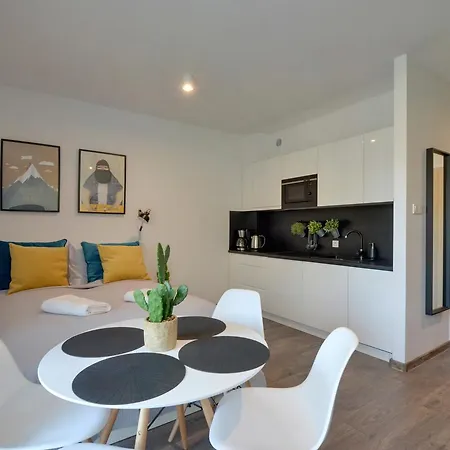 Subtelne I Stylowe Sun Seasons 24 W Karpaczu Z Umeblowanym Balkonem By Renters * 카르파츠