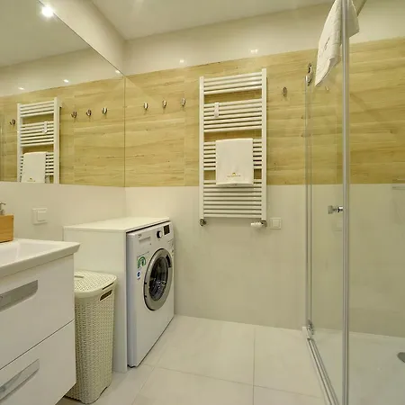 Subtelne I Stylowe Sun Seasons 24 W Karpaczu Z Umeblowanym Balkonem By Renters 아파트 카르파츠