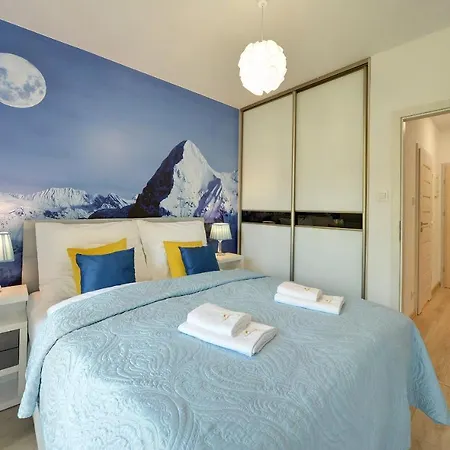 Subtelne I Stylowe Sun Seasons 24 W Karpaczu Z Umeblowanym Balkonem By Renters Apartament