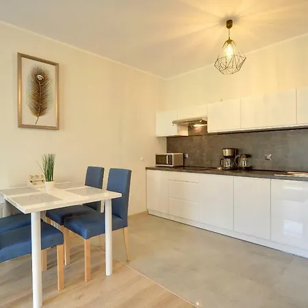 Subtelne I Stylowe Sun Seasons 24 W Karpaczu Z Umeblowanym Balkonem By Renters 아파트