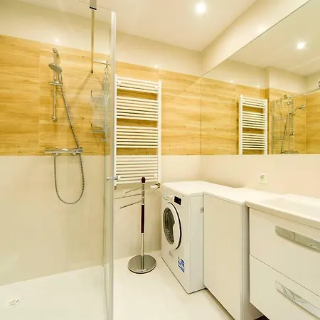 Subtelne I Stylowe Sun Seasons 24 W Karpaczu Z Umeblowanym Balkonem By Renters 아파트 카르파츠