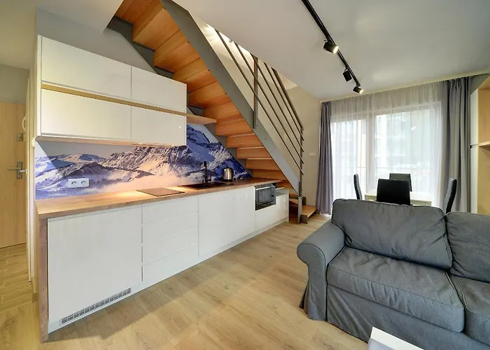 Subtelne I Stylowe Sun Seasons 24 W Karpaczu Z Umeblowanym Balkonem By Renters Apartment