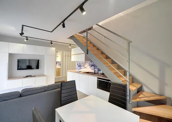 Subtelne I Stylowe Sun Seasons 24 W Karpaczu Z Umeblowanym Balkonem By Renters *